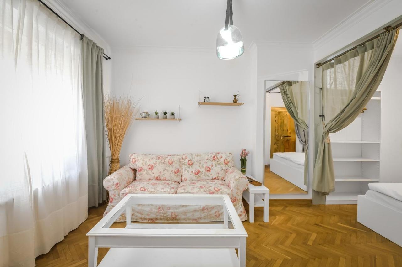 Floral Studio Retreat In Sofia City Center By Flat Mаnager Bagian luar foto